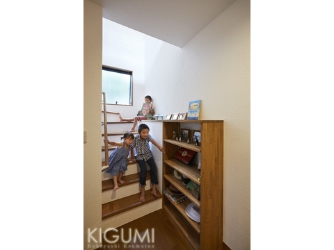 家族みんなで暮らしを愉しむ家の階段