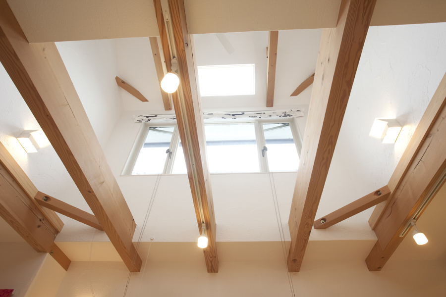 梁見せ吹き抜け