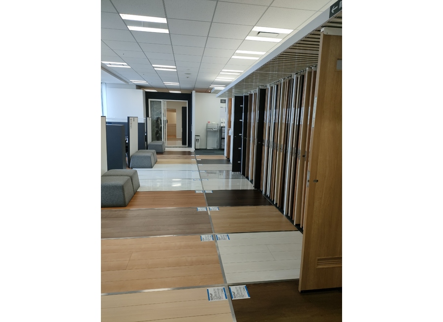 床と内装ドアの組み合わせで、理想のイメージに膨らませやすい展示です♪