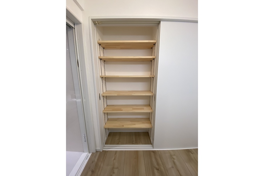 天然木の造作家具のある生活